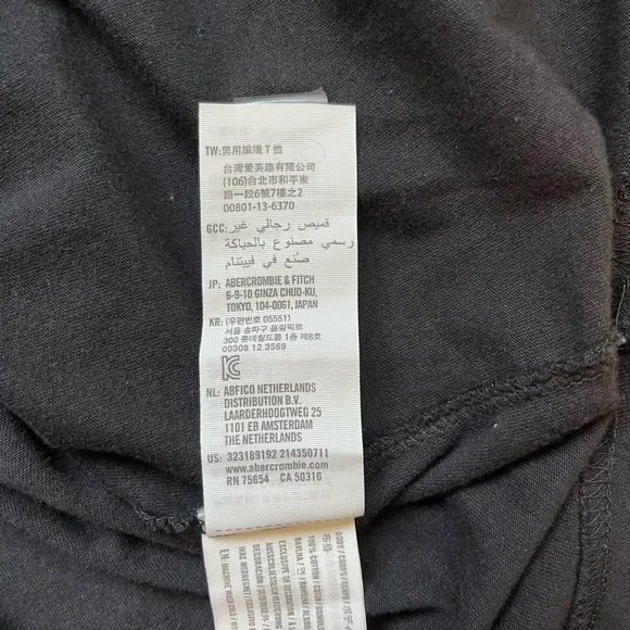 Hollister Curved Hem, Crew Neck Black with Floral Long Sleeve Tee, Men's Medium - Picture 4 of 10